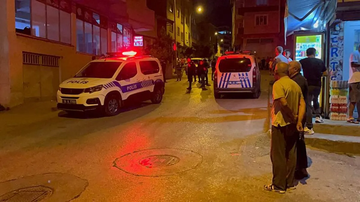 Bursa'da korku dolu anlar! Firari hükümlünün yakalanmasını engellemeye çalışan yakınları polis memurunu yaraladı