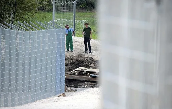 Batı'nın kirli yüzü! Sırbistan umut yolculuğuna tel örgü çekti-4