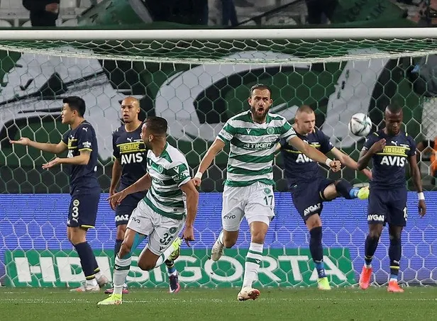fener-dagildi-konyaspor-2-1-fenerbahce-mac-sonucu-1635617790796.jpeg
