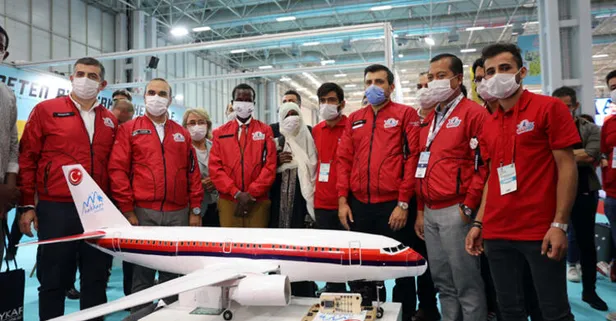 Somali'nin genç yeteneği TEKNOFEST'e geldi! Selçuk Bayraktar'dan anlamlı hediye!