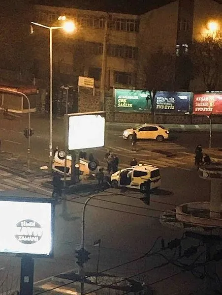 diyarbakirda-taksiciler-bos-yolda-kafa-kafaya-carpisti-2-yarali-1609539623890.jpeg Diyarbakır'da taksiciler boş yolda kafa kafaya çarpıştı: 2 yaralı-2