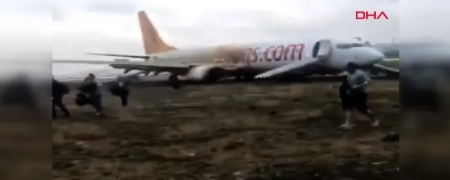 Sabiha Gökçende Pegasus Havayollarına ait uçak pistten çıktı! Yolcular böyle tahliye edildi