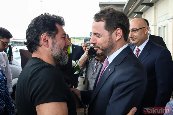 Aylar sonra Türkiye'ye dönen Hakan Atilla'nın karşılanmasında duygu dolu anlar yaşandı - 12