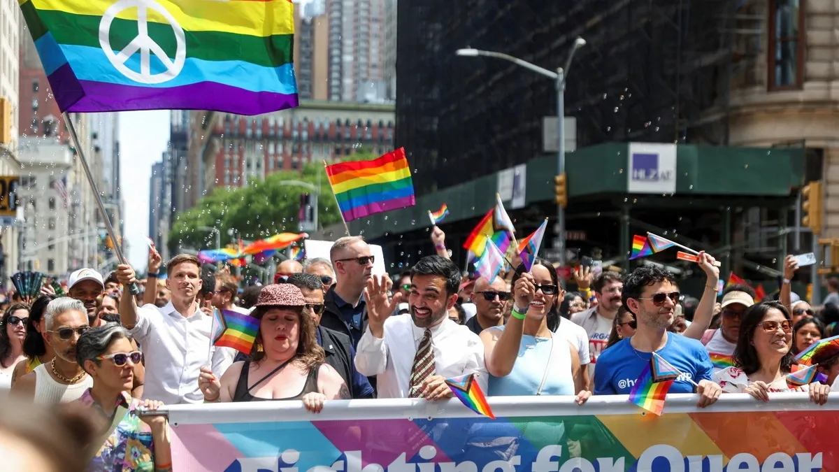 Koltuk sevdası inancın önüne geçti: New York Belediye Başkanı Mamdani LGBT yürüyüşünde boy gösterdi