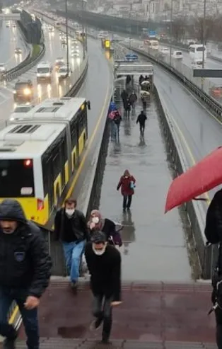 SON DAKİKA: İstanbul'da sağanak yağış vatandaşlara zor anlar yaşattı!