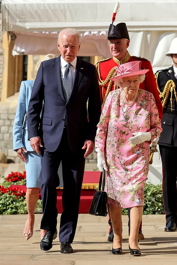 abd-baskani-joe-bidendan-ii-elizabethi-kizdiracak-sozler-kralice-bana-annemi-hatirlatti-1623623171889.jpg ABD Başkanı Joe Biden'dan II. Elizabeth'i kızdıracak sözler: Kraliçe bana annemi hatırlattı-6