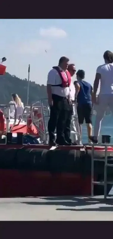 chpli-ekrem-imamoglu-ibbnin-cevre-denetleme-gemisi-cevre-1i-kendisine-makam-araci-yapti-dedigi-gibi-istanbul-n-1648462927389.jpg CHP'li Ekrem İmamoğlu İBB'nin çevre denetleme gemisi Çevre 1'i kendisine makam aracı yaptı! 'Dediği gibi İstanbul nimet nimet'-10