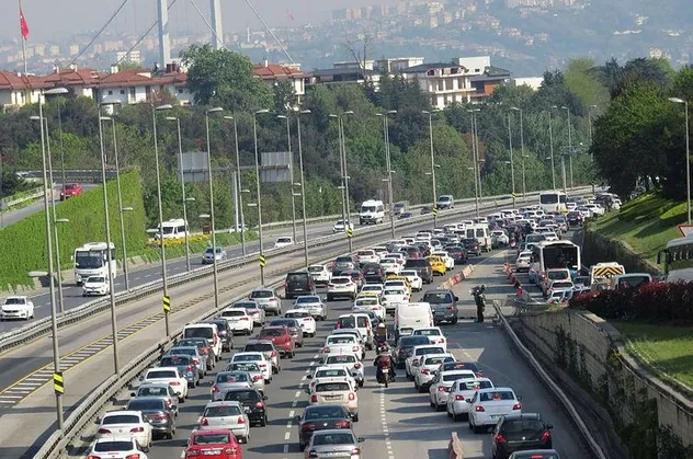 Son dakika: 15 Temmuz Şehitler Köprüsü'nde trafik yoğunluğu! Durma noktasına geldi