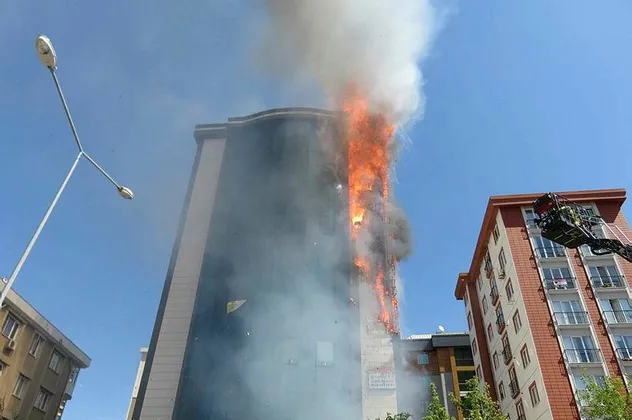 Ataşehir'de plaza yangını