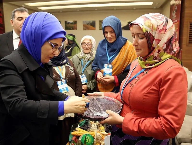 Emine Erdoğan, kadın çiftçilerle bir araya geldi-4
