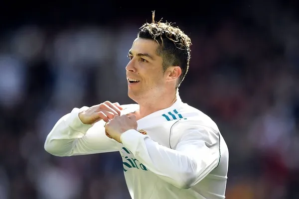 cristiano-ronaldo-manchester-unitedda-sezonun-en-iyi-oyuncusu-odulune-uzandi-1654348078571.jpg Cristiano Ronaldo, Manchester United'da sezonun en iyi oyuncusu ödülüne uzandı...-4
