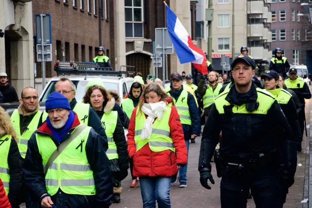 Hollanda'da "sarı yelekliler" hükümeti protesto etti-5
