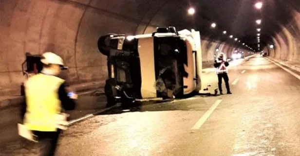 İzmir-Aydın otoyolundaki Selatin Tüneli’nde TIR devrildi