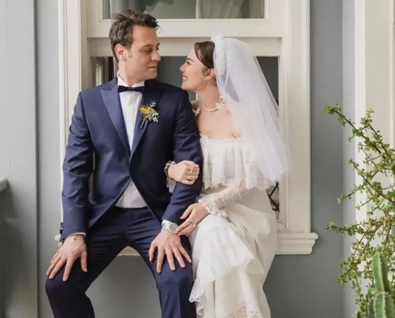 Demet Evgar dünyaevine girdi gelinliği dikkat çekti