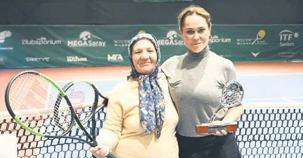 Hülya Avşar’a teniste dişli rakip! 67 yaşındaki Durdu Teyze...