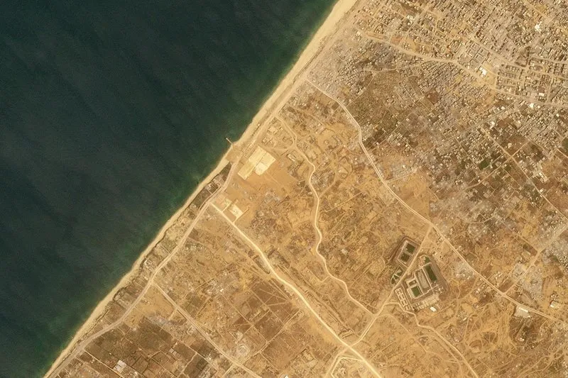 Planet Labs PBC tarafından çekilen bu uydu fotoğrafı, Gazze Şehri yakınlarında limanının inşasını gösteriyor