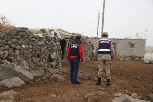 igdirda-babalarini-bogarak-olduren-4-kardesten-3u-tutuklandi-1608275861325.jpg Iğdır'da babalarını boğarak öldüren 4 kardeşten 3'ü tutuklandı-2