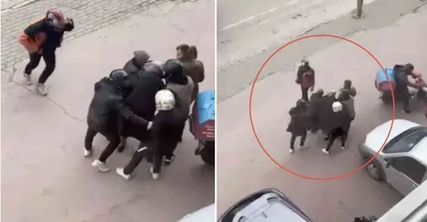 Bursa’da yürek ısıtan anlar! Kuryeler yaşlı kadına siper oldu