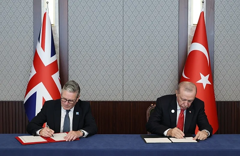 NATO Zirvesi'nde ikili temaslar: Başkan Erdoğan Macron, Meloni, Merz, Şara ve Starmer ile görüştü-6