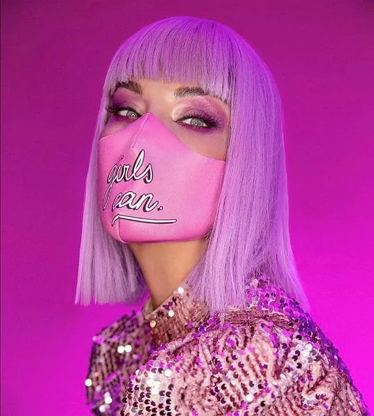 Virüs Deniz Akkaya'nın ciğerlerine indi: Deniz Akkaya'nın tasarım maskeleri işe yaramadı-5