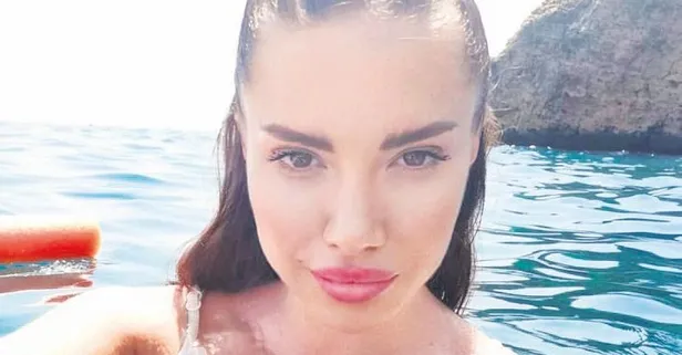 Rumen şarkıcı Otilia Antalya’da tatilde