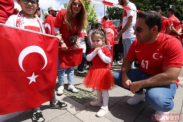 Türkiye-Portekiz maçı öncesi Türk taraftarlar Dortmund'u adeta kırmızı beyaza boyadı | Filistin yine unutulmadı - 24