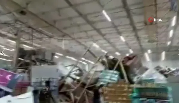 brezilyada-supermarkette-can-pazari-raflar-domino-tasi-gibi-devrildi-1601844098158.jpg Brezilya'da süpermarkette can pazarı! Raflar domino taşı gibi devrildi...-3