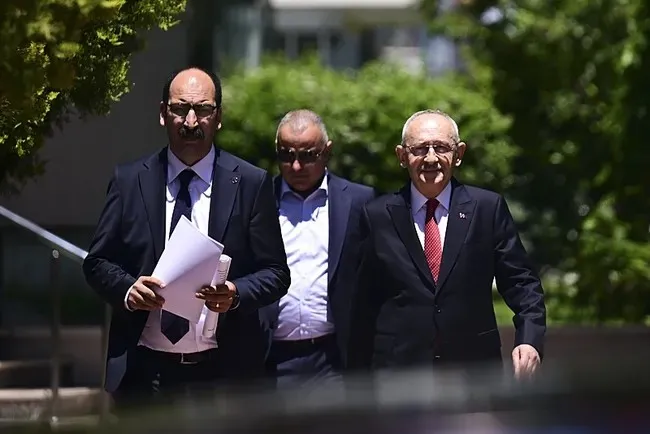 kilicdaroglu-chpde-fitili-atesledi-fetoculer-partiye-sizdi-1780144215931.jpeg Kılıçdaroğlu CHP’de fitili ateşledi: “FETÖ’cüler partiye sızdı” çıkışı sonrası kritik soru gündemde: Kim bu FETÖ’cüler?-12