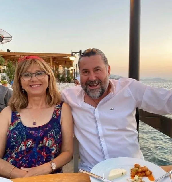 son-dakika-koronaviruse-yakalanan-eski-bodrum-belediye-baskani-mehmet-kocadon-ve-esi-hulya-kocadon-yogun-bakima-alindi-1614677954500.jpg SON DAKİKA: Koronavirüse yakalanan eski Bodrum Belediye Başkanı Mehmet Kocadon ve eşi Hülya Kocadon yoğun bakıma alındı-3