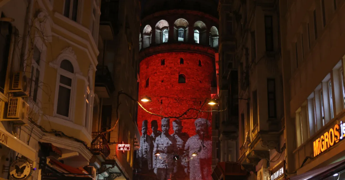 Görsel şölen! Galata Kulesi’nde İstiklal Marşı’nın kabulünün 100. yılına özel gösteri