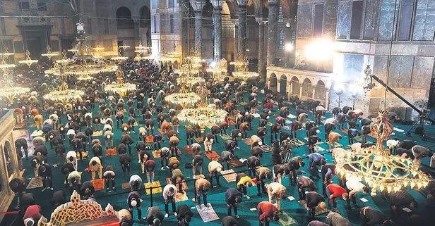 İslam alemi, Ramazan Bayramı’nı kutladı camiler doldu taştı: Ayasofya’da 87 yıl sonra cemaat bayram namazı kıldı