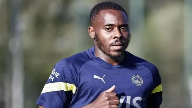 bu-sezon-istedigi-forma-sansini-bulamayan-osayiden-soke-den-hamle-1668990426871.jpeg Bu sezon istediği forma şansını bulamayan Osayi'den şoke eden hamle-3