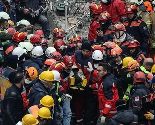 Kartalda çöken bina faciasından mucize gibi haber! Mert Aydın enkazdan sağ çıkarıldı...