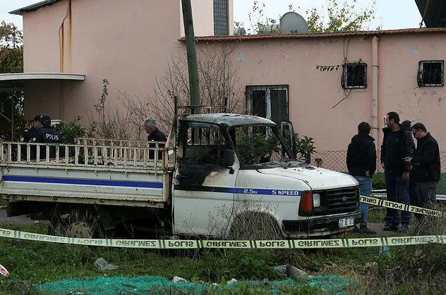 Antalya'da yanan araçta erkek cesedi bulundu
