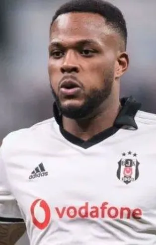 Cyle Larin’e Twente talip