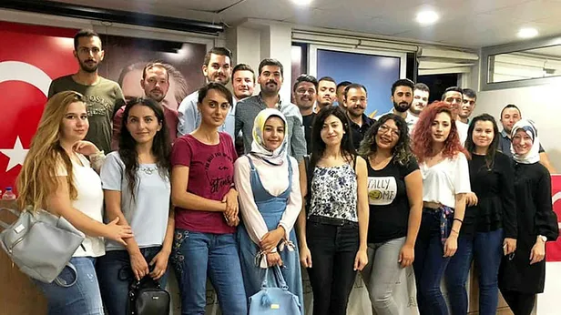 Diyarbakır'da evlat nöbeti tutan annelere videolu destek: Helal olsun yiğit analara, Efeler AK Gençlik yanlarında!-1