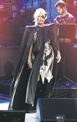 Ajda Pekkan Harbiye'yi salladı!