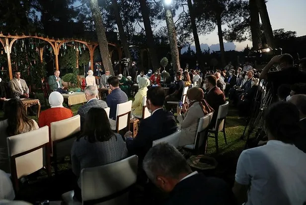 son-dakika-baskan-erdogan-kahramanmarasta-genclerle-siir-gecesi-programinda-bulustu-1631389311632.jpeg