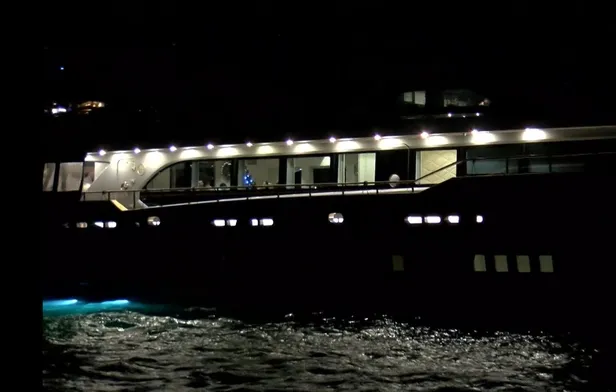 istanbul-bogazinda-yilbasi-partisi-yapilan-yata-polis-baskini-cezayi-yediler-1609444665281.jpg İstanbul Boğazı'nda yılbaşı partisi yapılan yata polis baskını! Cezayı yediler-5