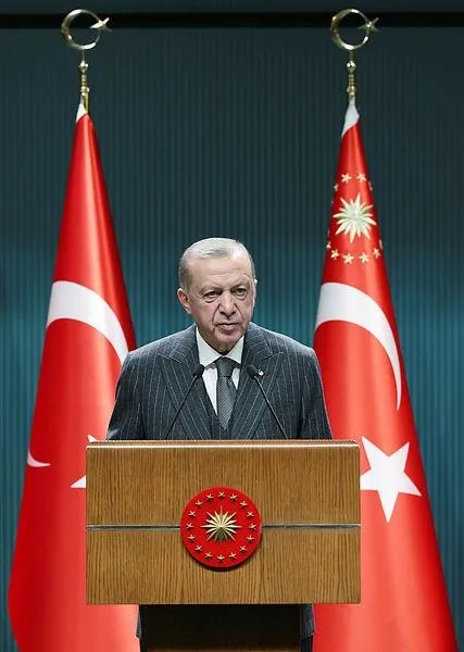 baskan-erdogandan-provokator-yunana-salvolar-atina-bizim-dengimiz-degil-diyerek-uyardi-turkiye-olarak-biz-bu-f-1664206261626.jpeg Başkan Erdoğan'dan provokatör Yunan'a salvolar! "Atina bizim dengimiz değil" diyerek uyardı: Türkiye olarak biz bu filmi seyrettik-3