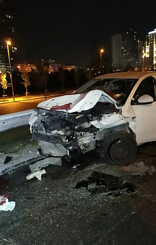 İstanbul'da gece yarısı feci kaza! Yaralılar var