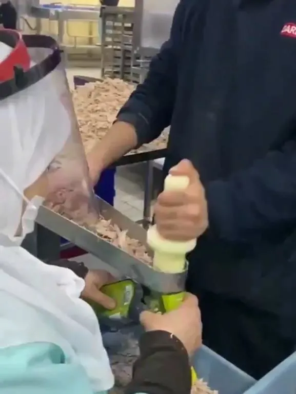 SON DAKİKA: Ton balığı üretim firmasında çekilen elle paketleme görüntüleriyle ilgili firmadan açıklama geldi!-4