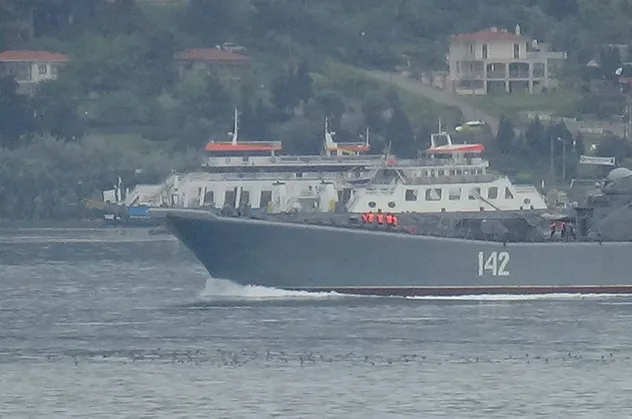Çanakkale'de dikkat çeken hareketlilik! Rus savaş gemisi Ege'ye doğru yol aldı