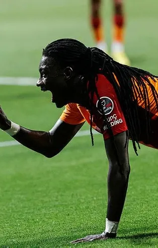 Gomis hem performansı hem de çalışkanlığı ile gençlere taş çıkarıyor
