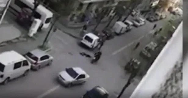 Avcılar'da gündüz vakti kanlı infazın görüntüsü ortaya çıktı! İki motosikletli önce yaraladıkları kişiyi geri gelip öldürdü