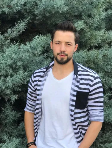 Masterchef Hasan büyük oyuncu çıktı bakmayın siz şef olmaya çalıştığına! Hasan Biltekin meğer şarkıcı Emrah'ın...-7
