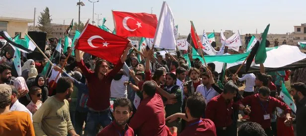 İdlib'e intikal eden TSK'ya Türk bayraklı destek