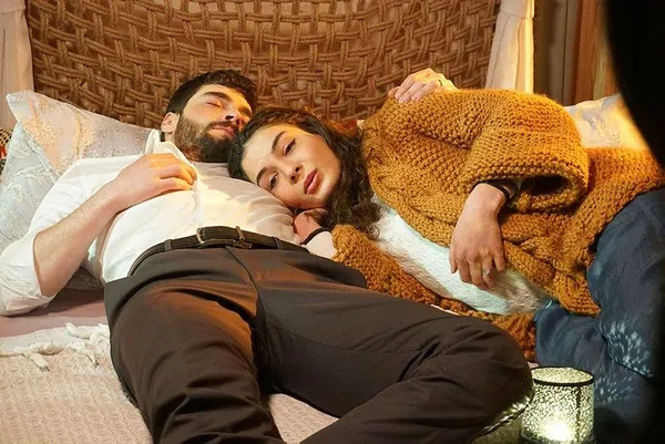 Atv'nin fenomen dizisi Hercai fırtınası ABD'ye sıçradı: Reyyan karakterini canlandıran Ebru Şahin'e beğeni yağdı-4