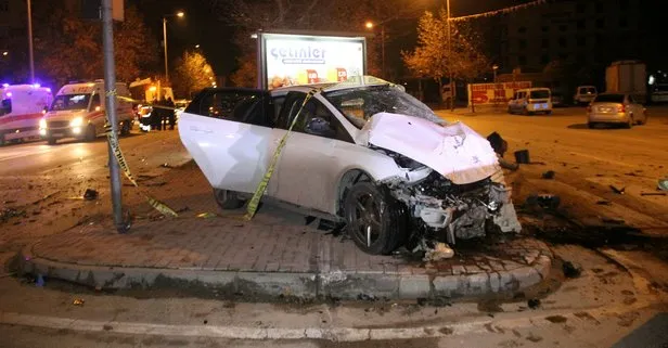 Konya’da feci kaza! Otomobil polis aracına çarptı