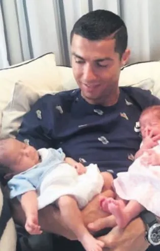 Ronaldo ikiz babası oldu-1